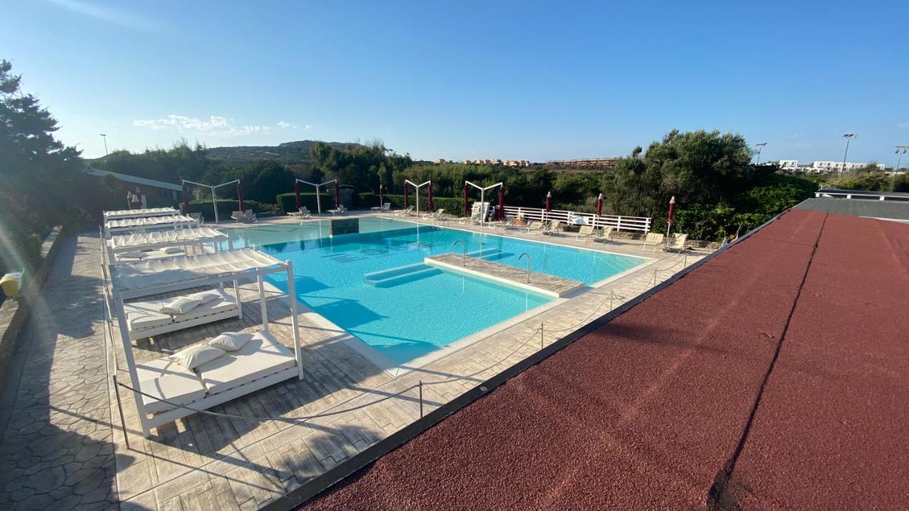 Club Esse Sporting Hotel Stintino Exterior photo