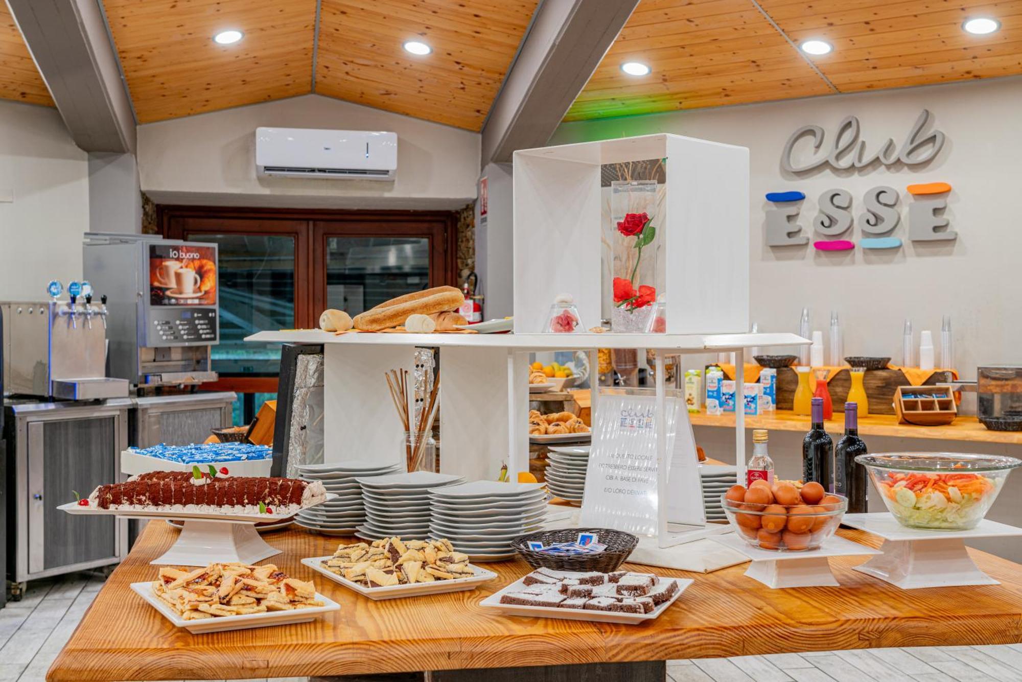 Club Esse Sporting Hotel Stintino Exterior photo