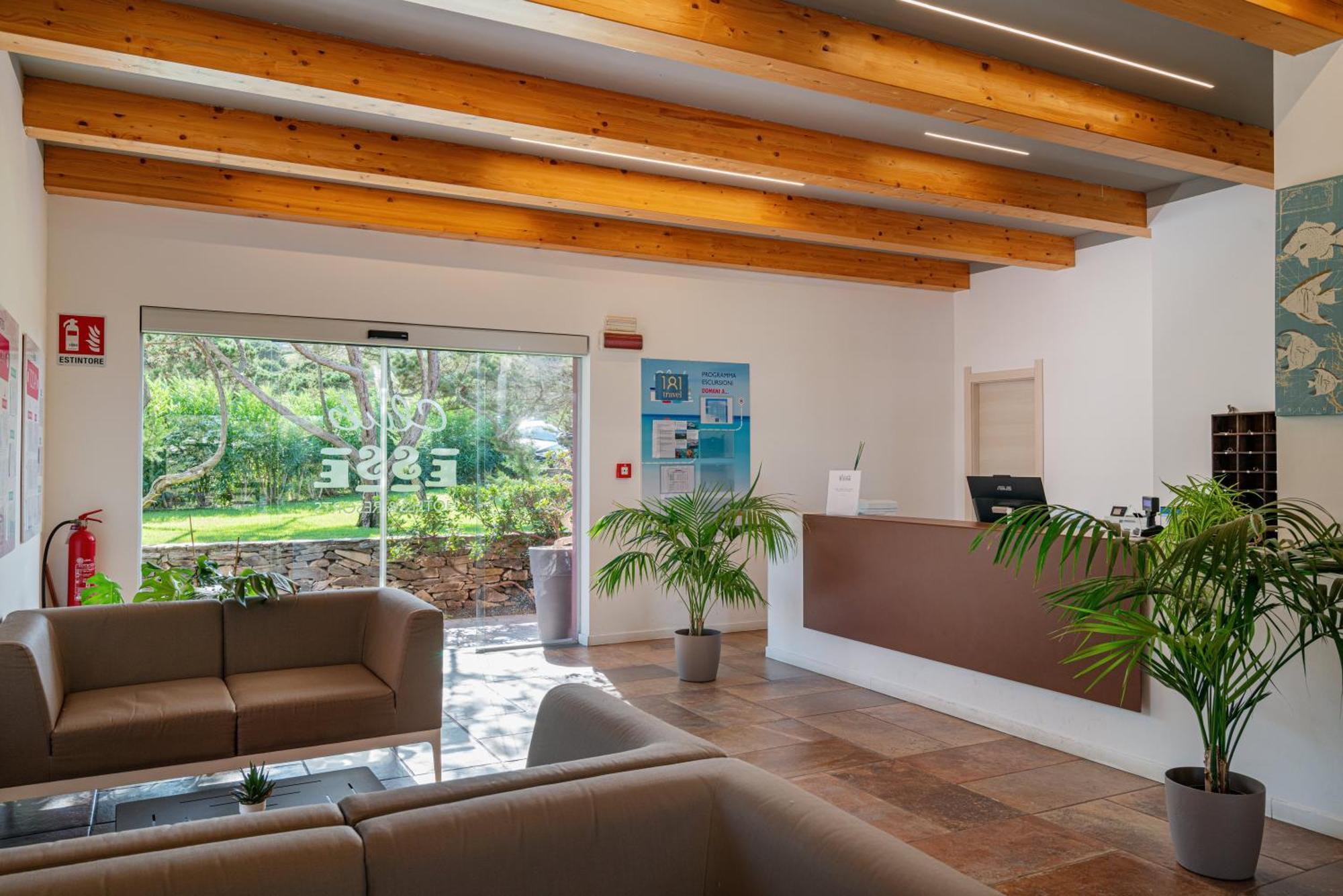 Club Esse Sporting Hotel Stintino Exterior photo