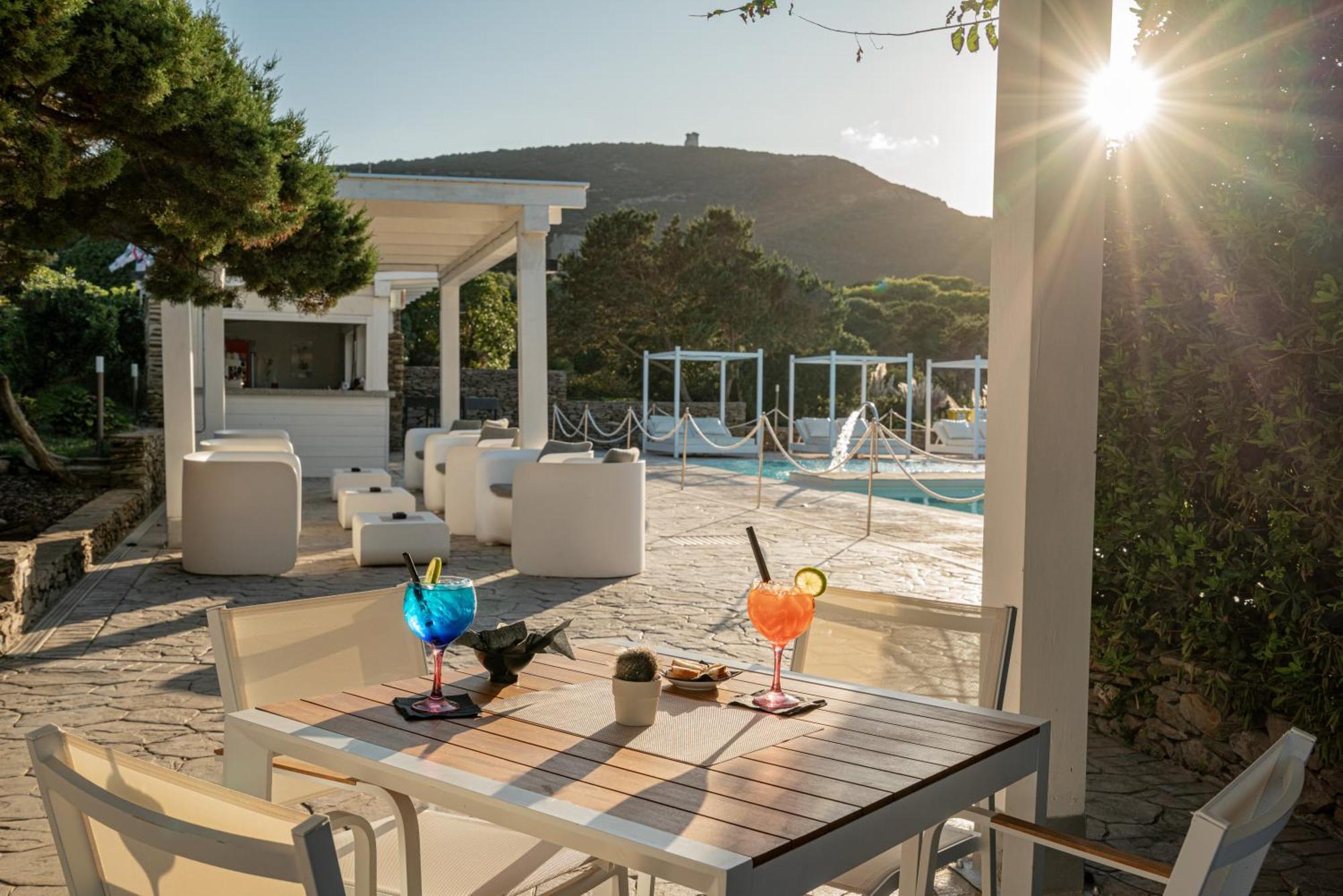 Club Esse Sporting Hotel Stintino Exterior photo