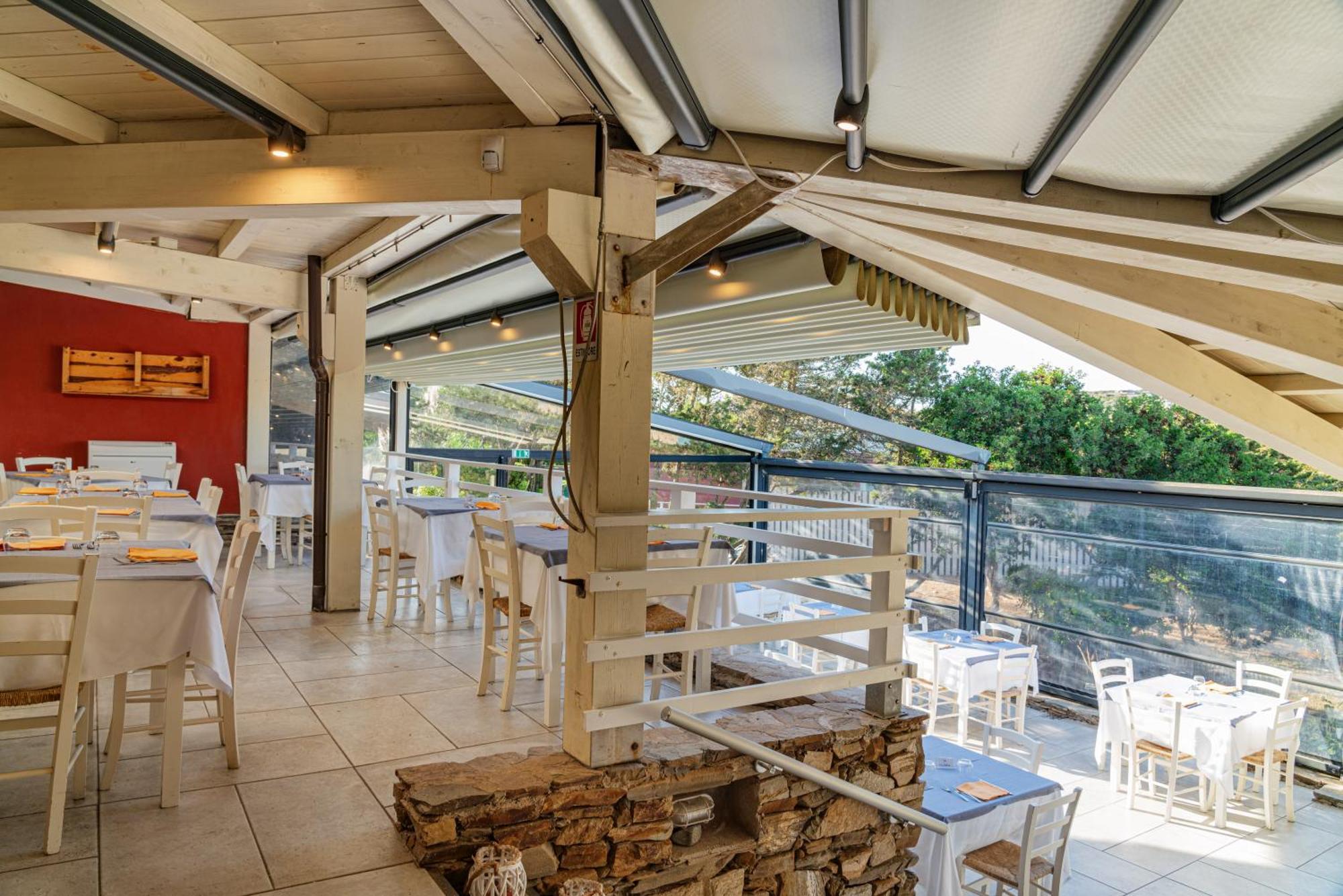 Club Esse Sporting Hotel Stintino Exterior photo