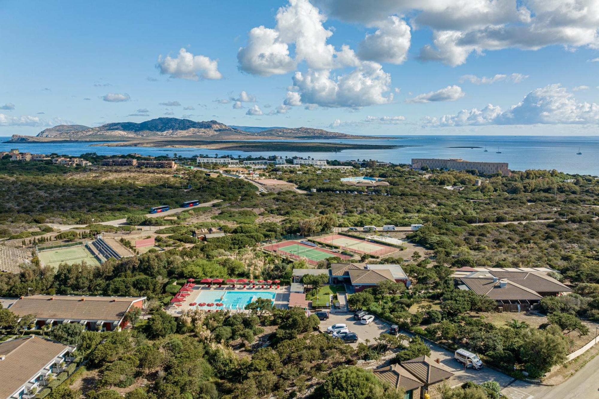 Club Esse Sporting Hotel Stintino Exterior photo