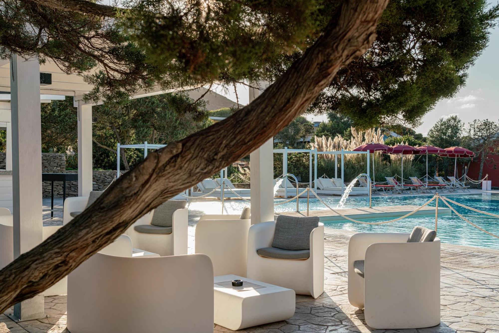 Club Esse Sporting Hotel Stintino Exterior photo
